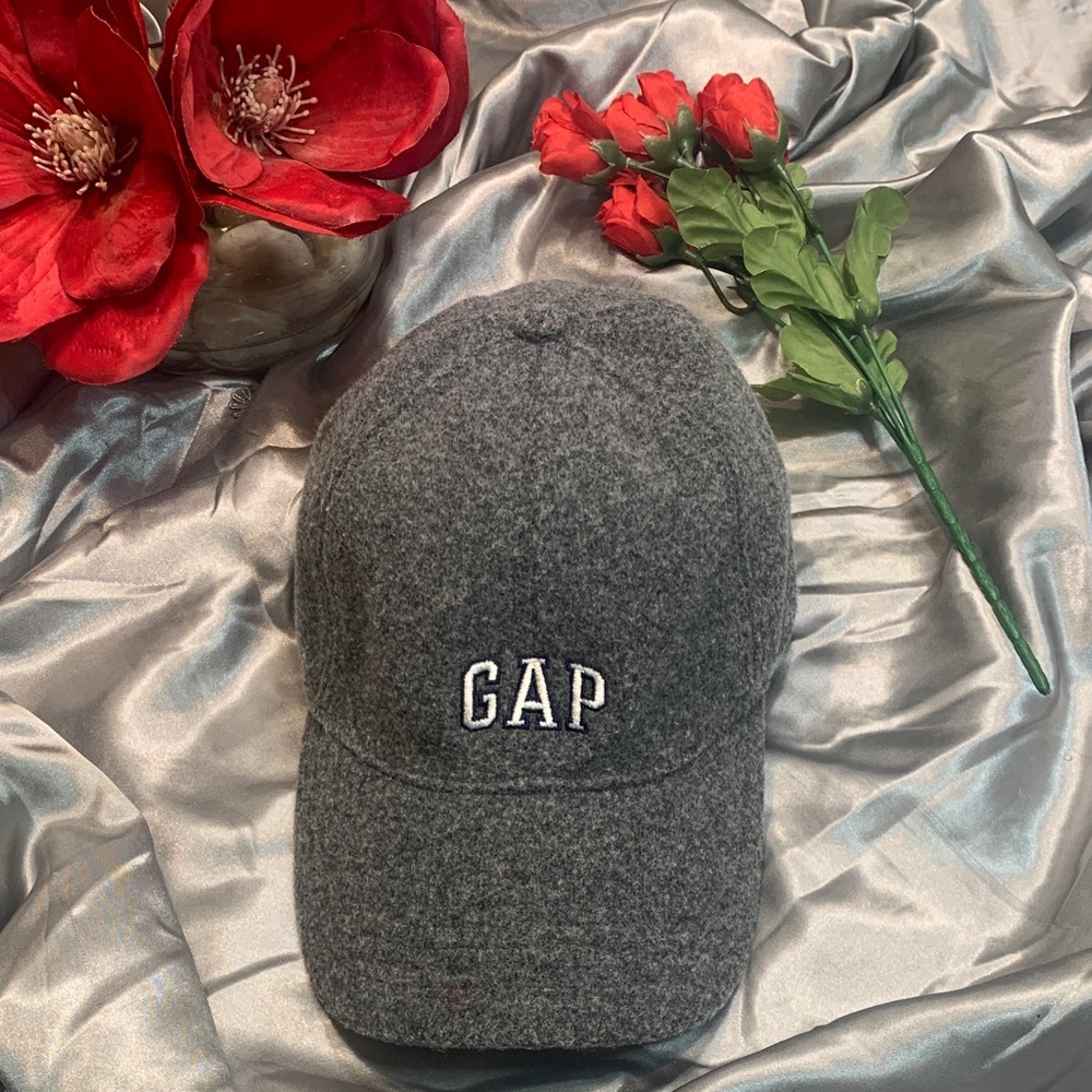 🌹VINTAGE GAP • Unisex Charcoal Gray Wool Cap with Embroidered Logo